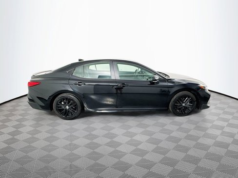 Used 2025 Toyota Camry SE image 4