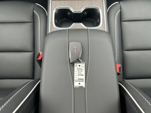 New 2026 GMC Acadia Denali w/ Super Cruise Package image 33