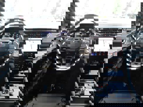 New 2025 Jeep Grand Cherokee Limited w/ Black Appearance Package image 15