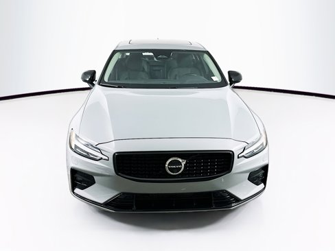 Used 2025 Volvo S60 B5 Plus image 2