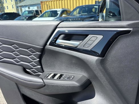 New 2025 Mitsubishi Outlander SEL image 11