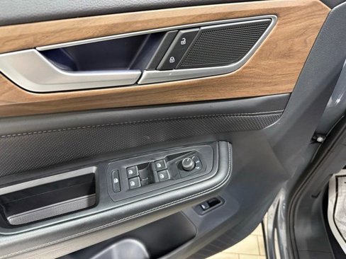 Certified 2024 Volkswagen Atlas SE image 10