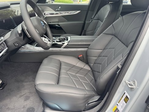 New 2026 BMW 750e xDrive image 20