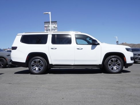 Used 2023 Jeep Wagoneer L Series II image 3