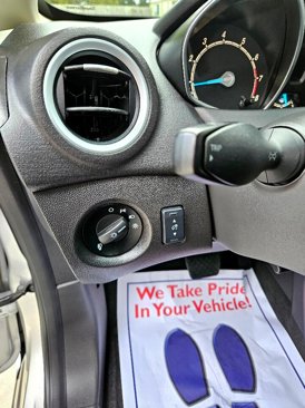Used 2016 Ford Fiesta Titanium image 27