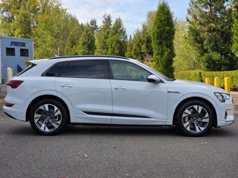 Used 2022 Audi e-tron Premium w/ Convenience Plus Package image 8
