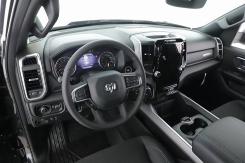 New 2025 RAM 1500 4x4 Crew Cab image 17