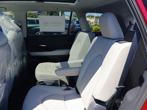 New 2025 Toyota Grand Highlander FWD image 10