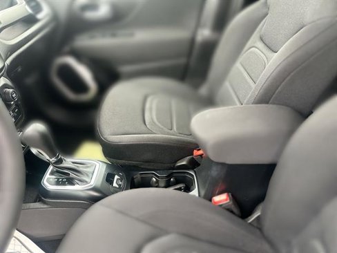 Used 2019 Jeep Renegade Latitude image 20
