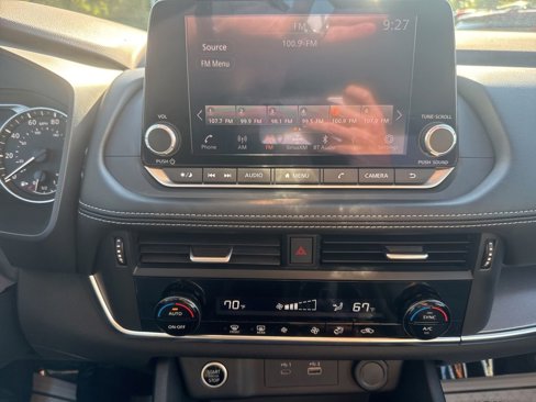 Used 2023 Nissan Rogue SV image 21