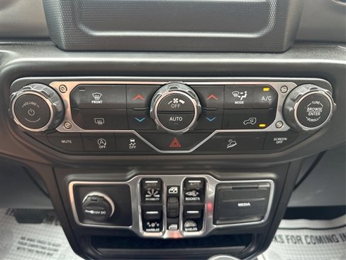 Used 2018 Jeep Wrangler Unlimited Sport S image 35