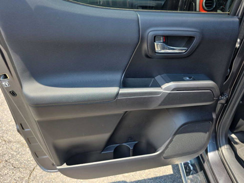 Used 2020 Toyota Tacoma TRD Sport image 22
