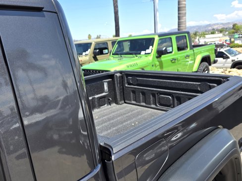 New 2025 Jeep Gladiator Mojave image 19