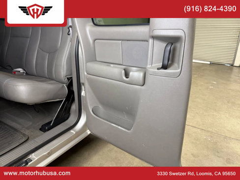 Used 2004 Chevrolet Silverado 2500 LT w/ Heavy-Duty Power Package image 43