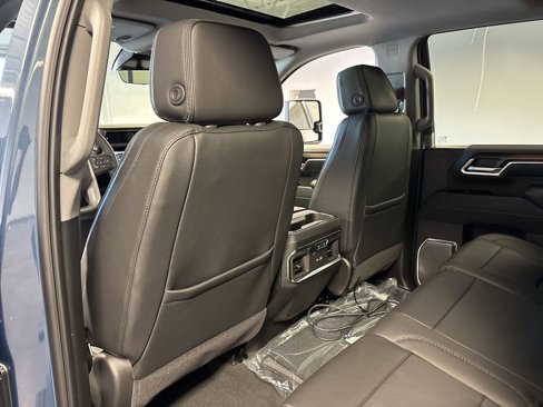 New 2025 GMC Sierra 2500 Denali w/ Denali Reserve Package image 24