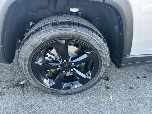 New 2025 Jeep Grand Cherokee L Limited w/ Black Appearance Package image 10