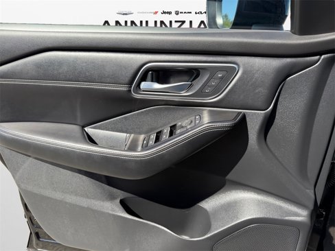 Used 2024 Nissan Rogue Platinum w/ Platinum Premium Package image 28