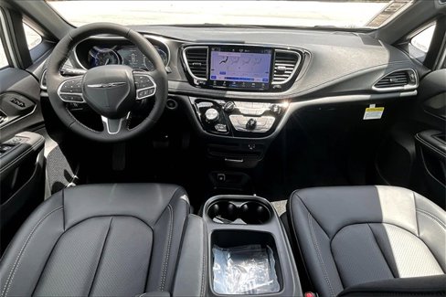 New 2026 Chrysler Pacifica Select image 5