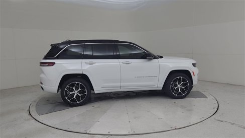 New 2025 Jeep Grand Cherokee Summit image 16