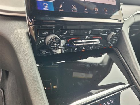 New 2025 Jeep Grand Cherokee Limited image 25