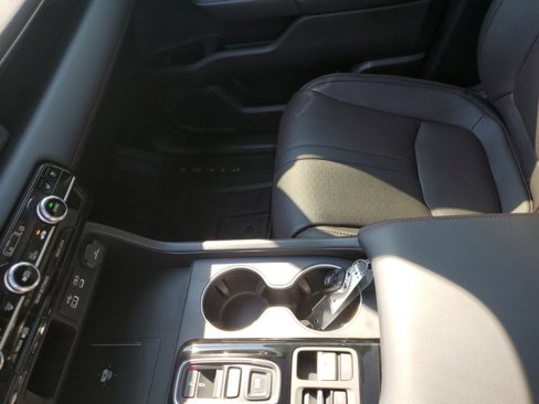 Certified 2025 Honda Pilot Black Edition image 24