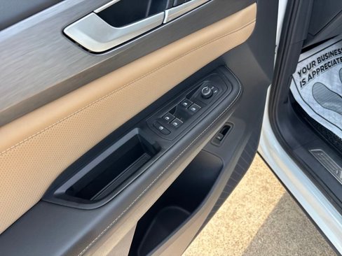 Used 2025 Volkswagen Atlas Cross Sport SE w/ Panoramic Sunroof Package image 12