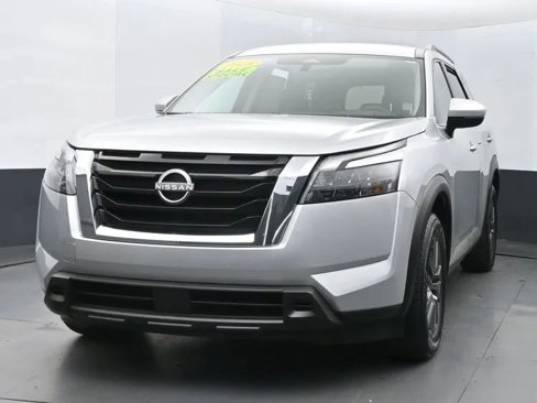 Used 2023 Nissan Pathfinder SV image 1