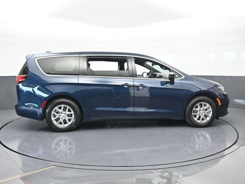 New 2025 Chrysler Pacifica Select image 7