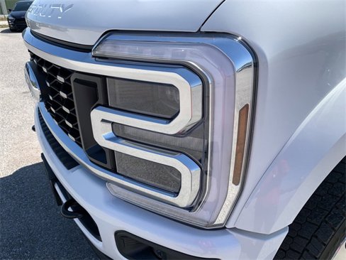Used 2025 Ford F450 Platinum image 9