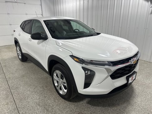 Used 2025 Chevrolet Trax LS image 2