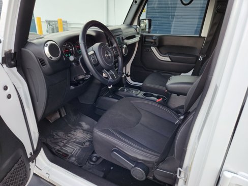 Used 2018 Jeep Wrangler Unlimited Sahara w/ Connectivity Group image 7