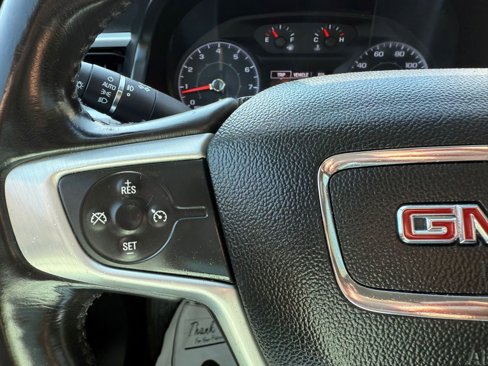 Used 2018 GMC Acadia SLE image 29