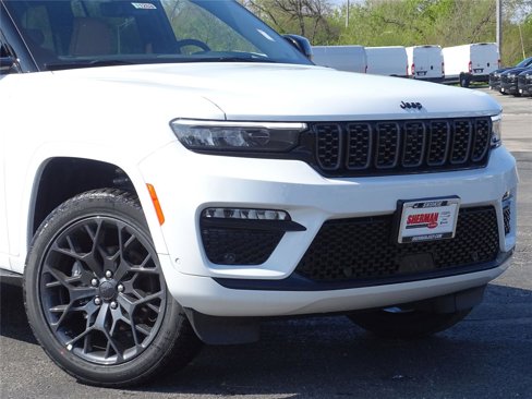 New 2025 Jeep Grand Cherokee Summit image 2