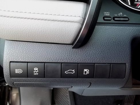 Used 2018 Toyota Camry LE image 20