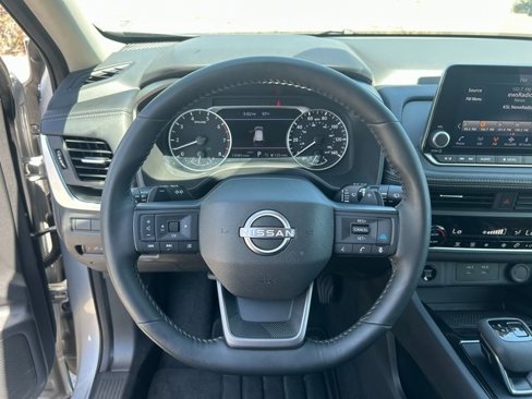 Used 2025 Nissan Rogue SV image 20