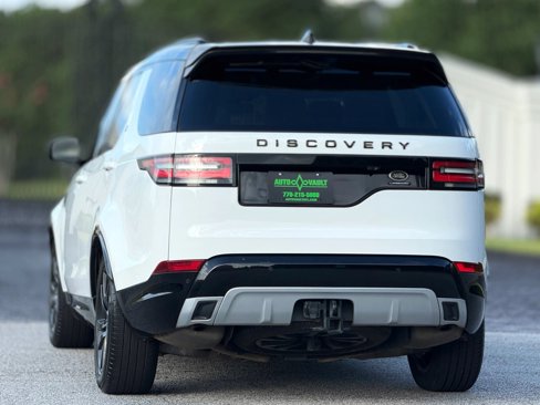 Used 2020 Land Rover Discovery Landmark image 11