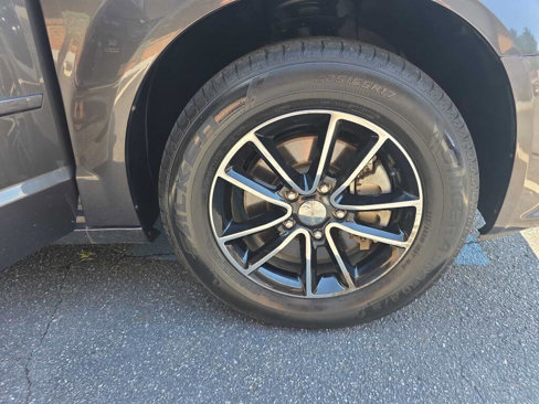 Used 2016 Dodge Grand Caravan SE image 22