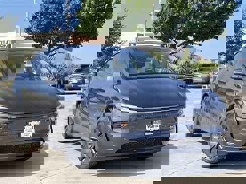 Used 2026 Tesla Model Y Long Range image 2