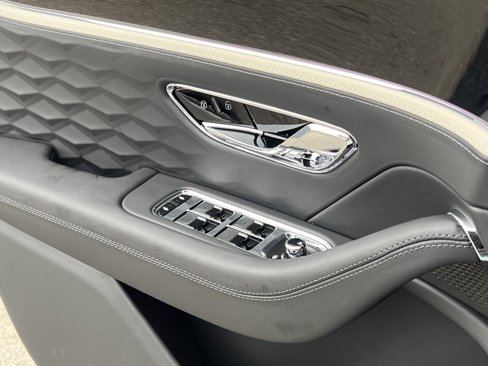 New 2025 Bentley Flying Spur Plug-In Hybrid image 42