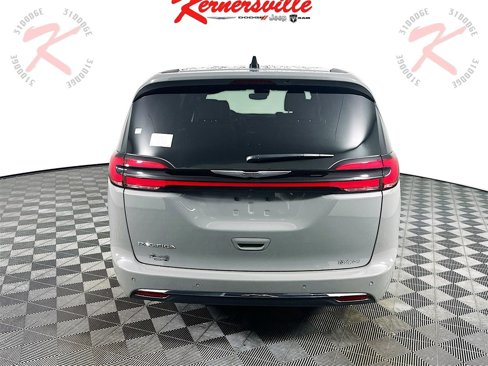 New 2025 Chrysler Pacifica Select image 6