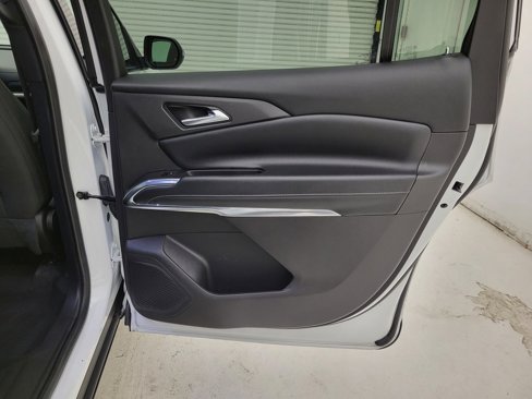Certified 2025 Chevrolet Traverse LT image 37