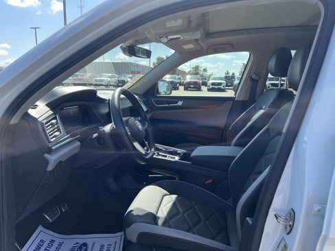 Used 2024 Volkswagen Atlas Peak Edition SEL image 18