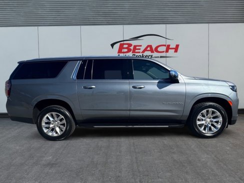 Used 2021 Chevrolet Suburban Premier w/ Premium Package image 3