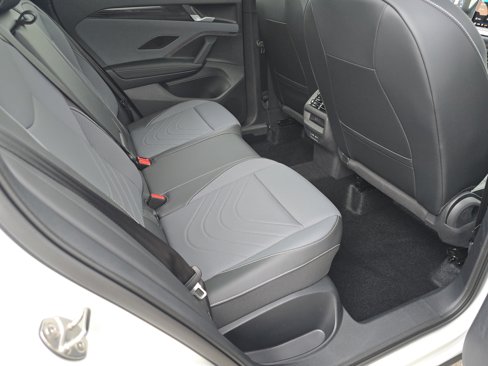 New 2025 Volkswagen Tiguan SE R-Line image 16
