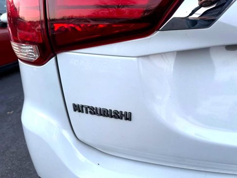 Used 2020 Mitsubishi Outlander SEL image 30