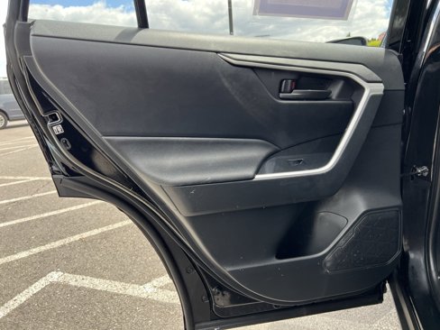 Used 2020 Toyota RAV4 LE w/ Carpet Mat Package image 25