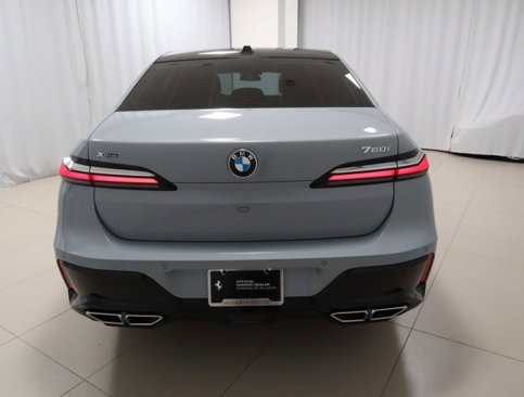 Used 2023 BMW 760i xDrive w/ Parking Assistance Package image 4