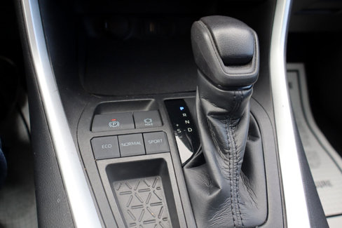 Used 2021 Toyota RAV4 XLE image 18