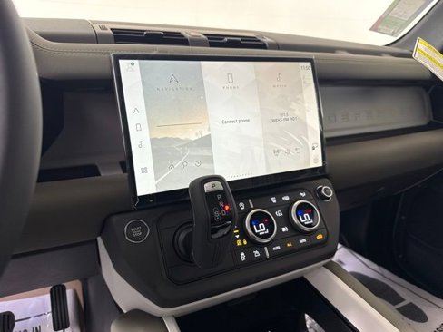 New 2026 Land Rover Defender 110 S image 34