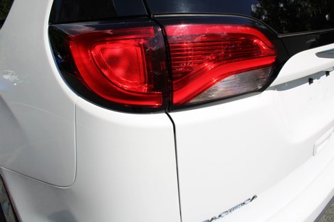 Used 2020 Chrysler Pacifica Limited image 23